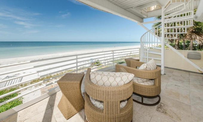 Sunset Beach House | Sun Kissed Beach House Home