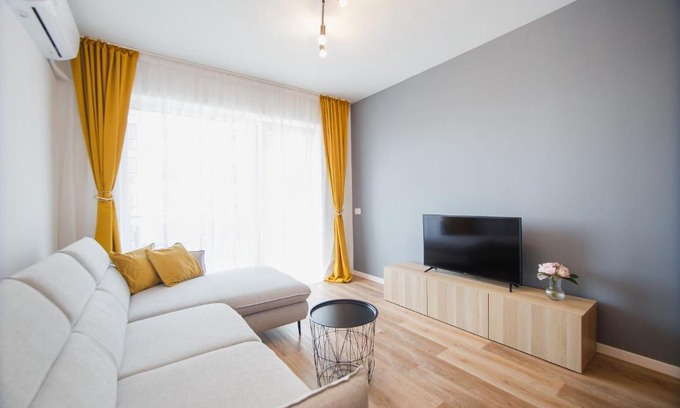 Oradea Apartment | Sun-Kissed Oasis