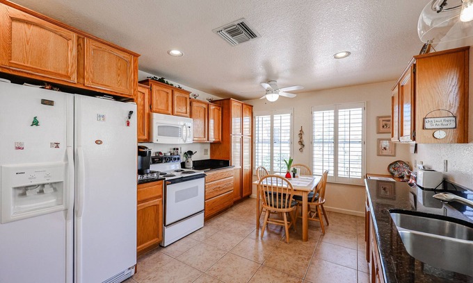 Pinal County House | Sun Lakes Gated Community 2bd2bth. Tranquil backyard perfect vacation relaxation