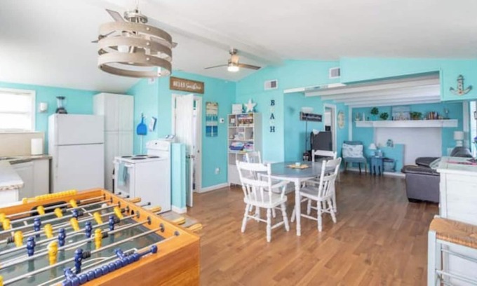 Jamaica Beach House | Sun & Sand awaits! 3/1.5 house, Sleeps 9!