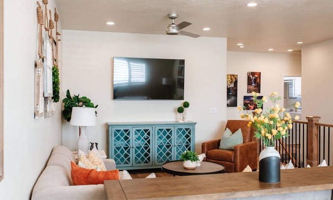 Washington Fields House | 🔆Sun Shack 🔆 Warm Weather Getaway with Air Hockey Table and Pool