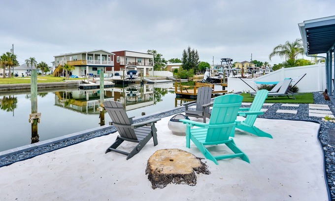 Hudson Beach Estates House | Sun-Soaked Hudson Retreat on Canal: Pets Welcome!