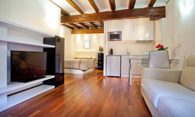 Ciutat Vella Apartment | Sun Studio @ Valencia - Excellent - with Balcony :) City Center