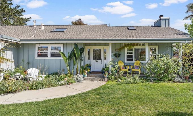 Opal Cliffs House | SUN,SURF & RELAXATION@n26thAVE BEACH HOUSE/HOT TUB/PRIVATE YARDS GREAT LOCATIONn