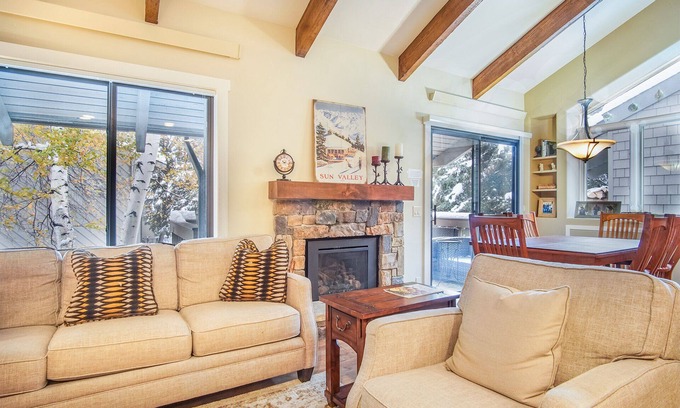 Ketchum Condo | Sun Valley Family Getaway! #140-Hot Tub, Pool, Spa, 10 minute Walk to Town & Lifts