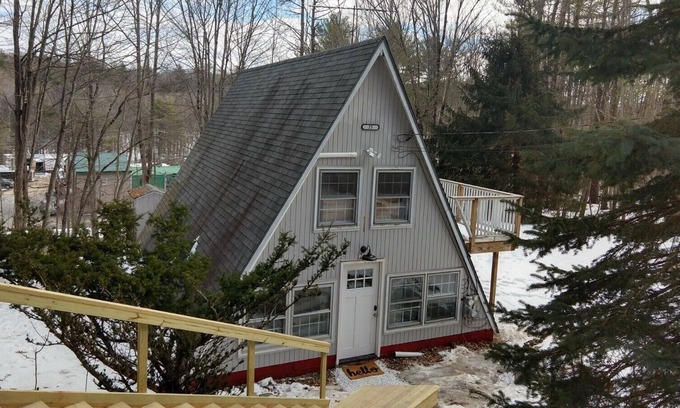 Sunapee House | Sunapee A Frame near harbor & Mt Sunapee