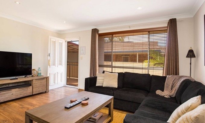 Culburra Beach House | Sunbaker Pet Friendly Awards Finalist 4 Mins Walk to Culburra Beach