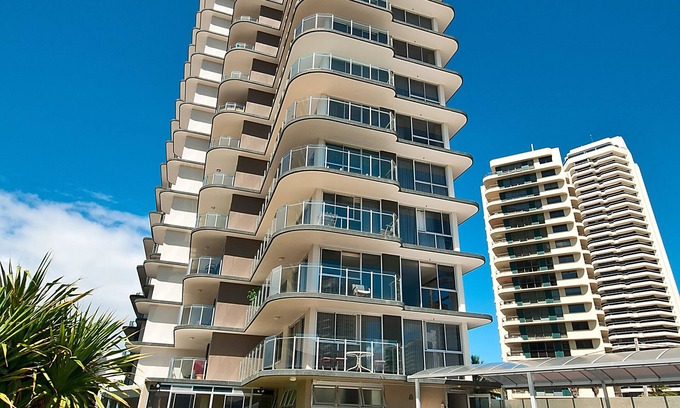Main Beach Apartment | Sunbird Beach Resort