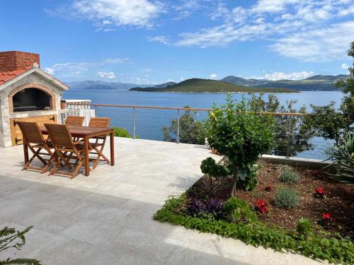 Dubrava House | Sunce by the Sea