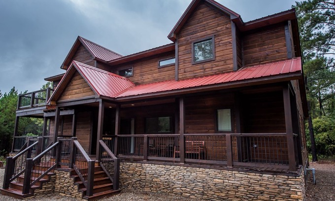 Broken Bow Cabin | Sundance Lodge: 4 BR + Loft, 4.5 Bath, Sleeps 10