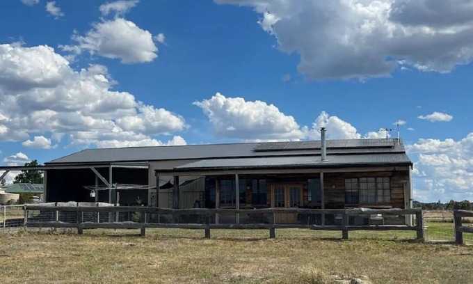 Castle Doyle House | Sundown Cabin Armidale