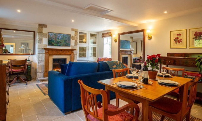 Chipping Campden Cottage | Sundown Lodge - sleeps 4 guests in 1 bedroom, Weston Subedge