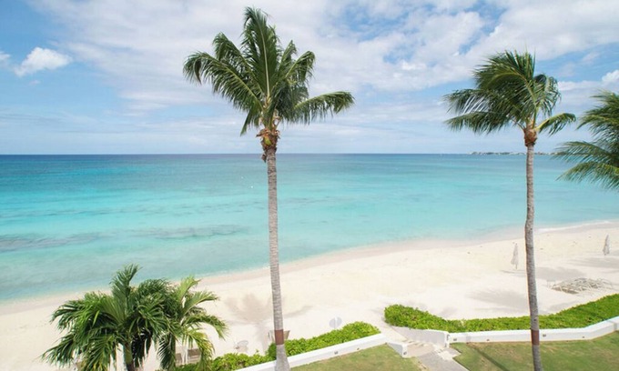 Seven Mile Beach Condo | Sundowner is a beautifully decorated condo on 7MB with the best sunset views