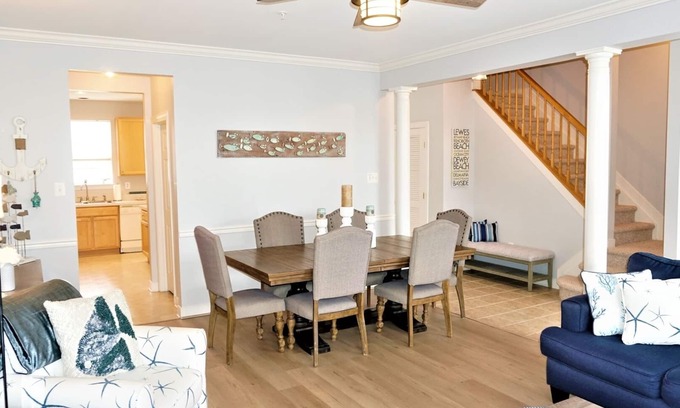 Villages of Five Points House | SUNDRENCHED REFLECTIONS | 4 Bed, 3.5 Bath
