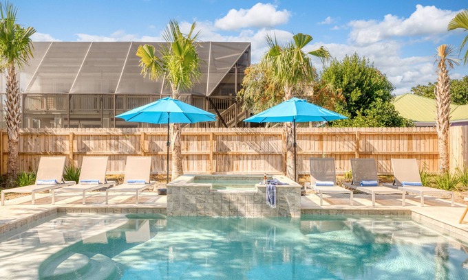 Crystal Beach House | Sunfish Elegance by AvantStay | Beach Access at an Indoor/Outdoor Paradise