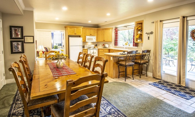 Pleasant Grove House | Sunflower Haven Retreat