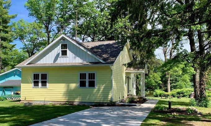 Chippewa Falls House | Sunflower House on Lake Wissota