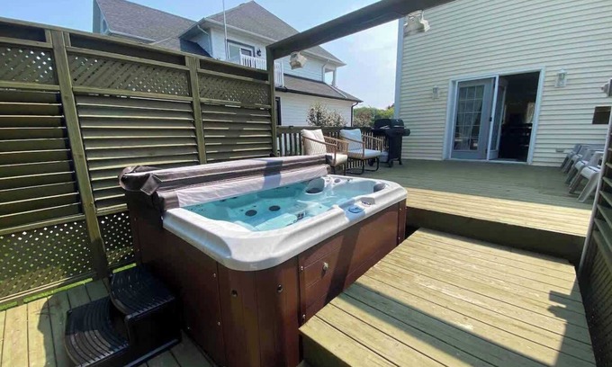 Historic Old Town House | Sunflower Manor; Your Wine Country Family Retreat