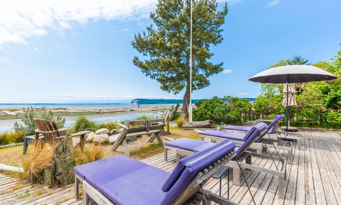 Clinton House | Sunlight Beach Getaway by AvantStay | Views