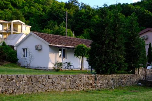 Virpazar House | Sunlight Cottage Maya