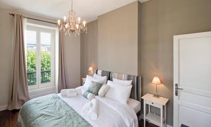 Carre d'Or Apartment | SunlightProperties GRIMALDI: Luxury 3bed - in Carre d'Or, with AC & Heating
