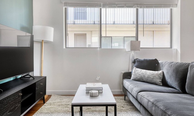 Palms Apartment | Sunlit Culver City 1BR w/Gym & Roof Lounge, Walkable Area, by Blueground
