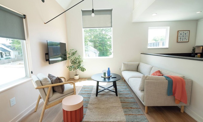 Downtown Apartment | Sunlit Haven - Walk to Downtown