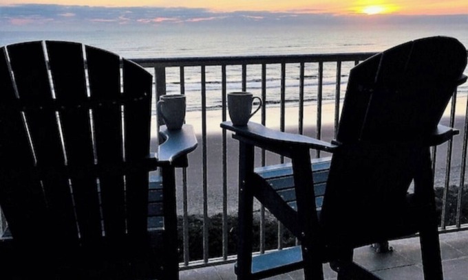 South Padre Island Condo | Sunny 1/1 BEACH FRONT Condo overlooking the ocean! :) , Steps to the beach!