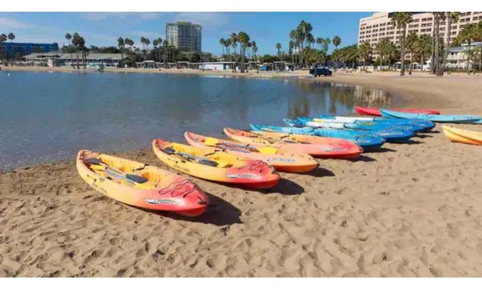Marina Peninsula Apartment | Sunny 2 Bedroom with a Water View