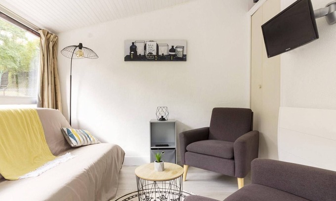 Cauterets Apartment | Sunny 6-Person Stay with Parking & Ski Rack, Close to Free Shuttle