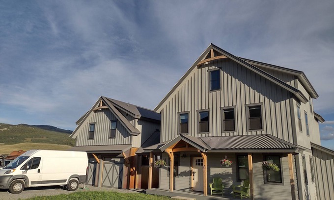 Crested Butte Apartment | Sunny accessory dwelling with expansive views and large deck