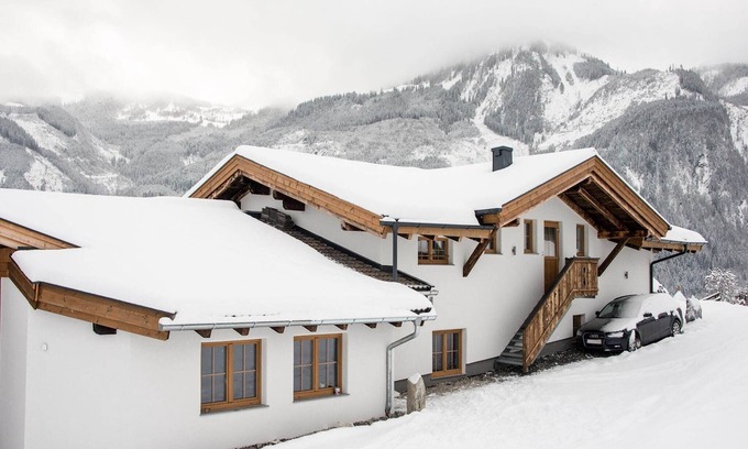 Kaprun Villa | Sunny Alpine Apartment by the Slopes