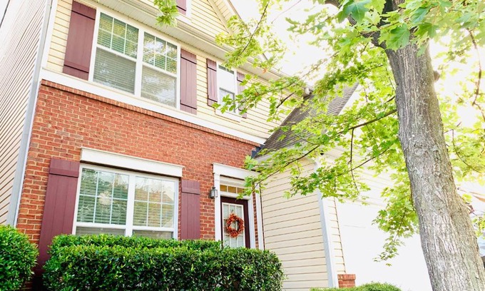 Gwinnett Place House | Sunny and Modern Single House with Gym, 4 Bedrooms- 3min drive to I-85 Highway
