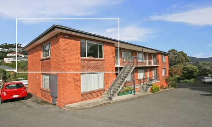 Lenah Valley Apartment | Sunny apartment close to buzzing North Hobart