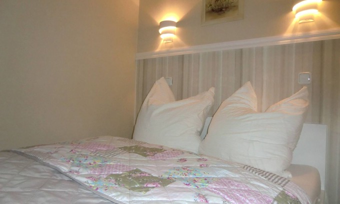 Schonebeck Apartment | Sunny apartment on Elbradweg near Magdeburg