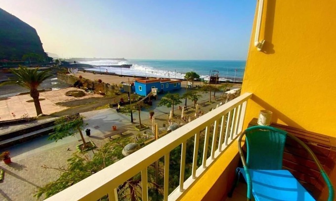 Tazacorte House | Sunny apartment directly on the Atlantic, the beach is right outside the door!
