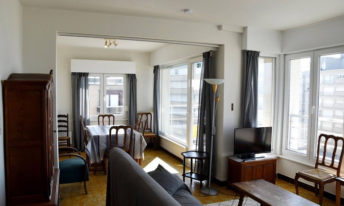 Koksijde-Bad Apartment | Sunny apartment in Koksijde with coastal views