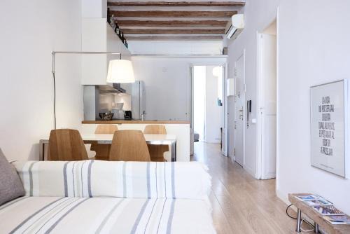 la Vila de Gracia Apartment | Sunny apartment on the square