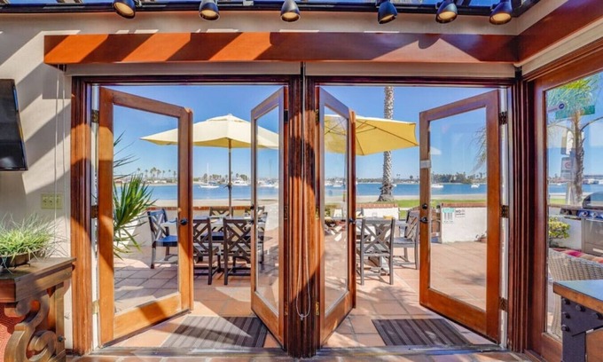 Central Mission Beach House | Sunny Bayfront Villa, Eclectic Single-Family Home