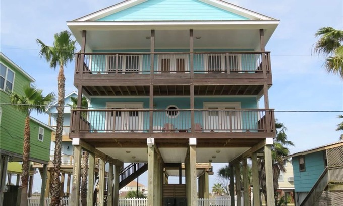 Galveston House | Sunny Beach OCEANVIEW HOME! one minute walk to BEACH!