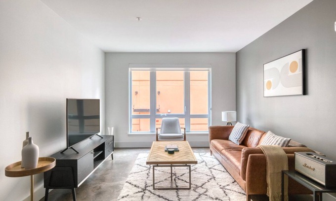 West Bellevue Apartment | Sunny Bellevue 1BR w/W/D, Gym & Lounge, nr Downtown Park, by Blueground