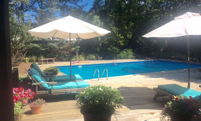 Lion Head Beach House | Sunny, bright, fully renovated, walk to private bay beach, East Hampton Springs.