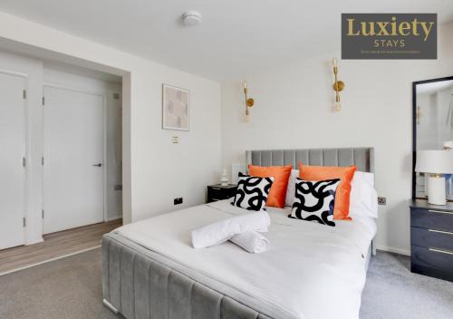 Southend-on-Sea Apartment | Sunny & Charming Studio City Centre Nr High Street by Luxiety Stays