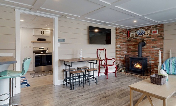 Biddeford Apartment | Sunny Cottage