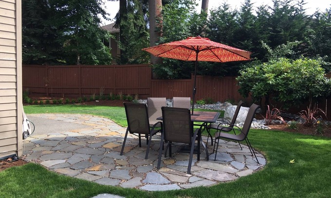 Klahanie House | Sunny culdesac home: pet friendly fenced ac garage fireplace