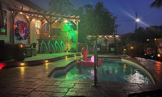 North Carolina Coast House | Sunny days always inside and out…cheer of Christmas all around!