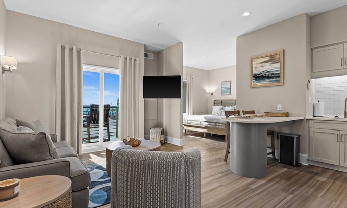 Morehead City Condo | Sunny Days Retreat- Waterfront Getaway in the Heart of Morehead City!