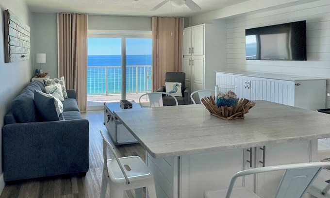 Thomas Drive Condo | 'Sunny Daze' Beachfront Condo, beach service, Amazing Remodel, Sleeps 6, Pool