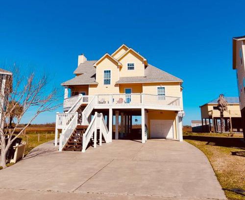 Port Bolivar House | Sunny Delight - Sleeps 10 - Generous Space!