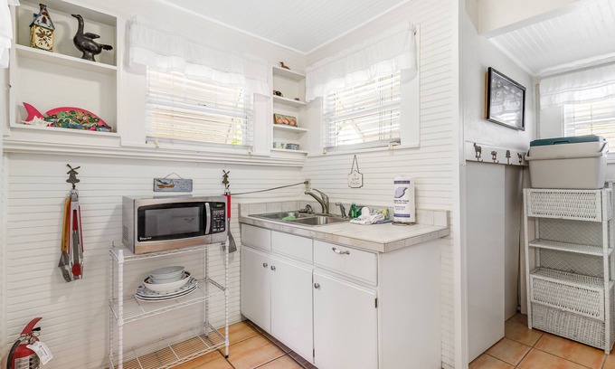 Anna Maria Cottage | Sunny dog-friendly cottage with spacious patio and grill, steps from the beach